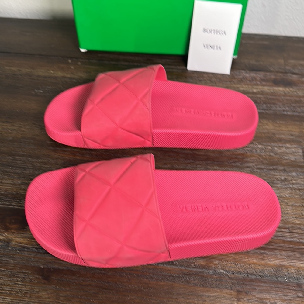Bottega Veneta Womens Matt Rubber Gomma Slide Sandals in Lollipop pink, Size 38! - Picture 5 of 11